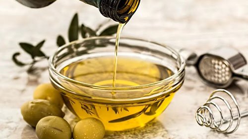 How much does a Gallon of Oil Weigh? - WeighMag